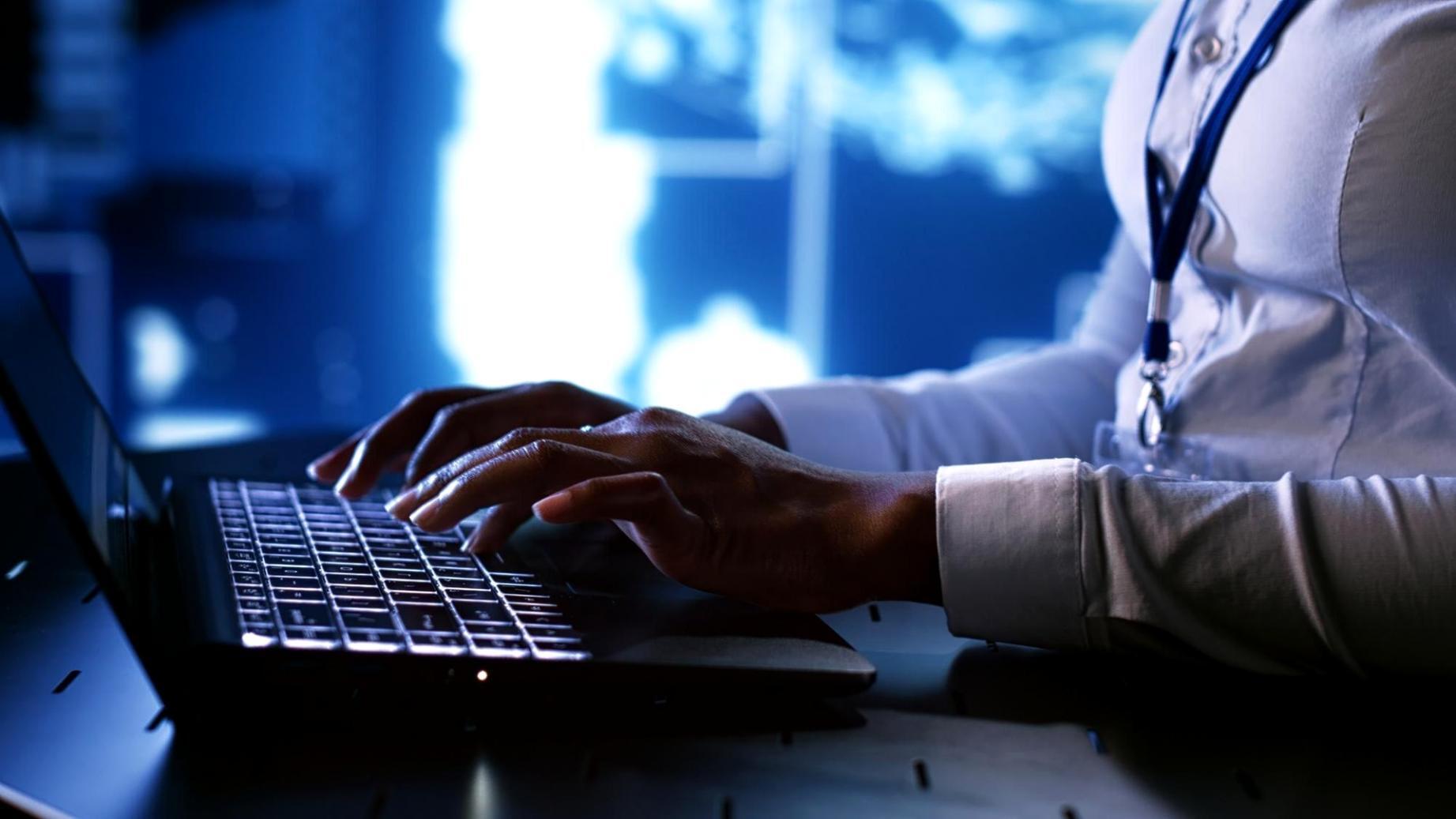 高性能コンピューティング環境でのデータ分析作業風景